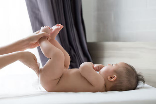 How to clean a newborn baby’s bottom gently — step-by-step safe methods