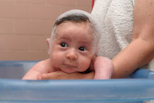 At What Age Do You Start Bathing A Baby Everyday? Why Shampoo Still Waits